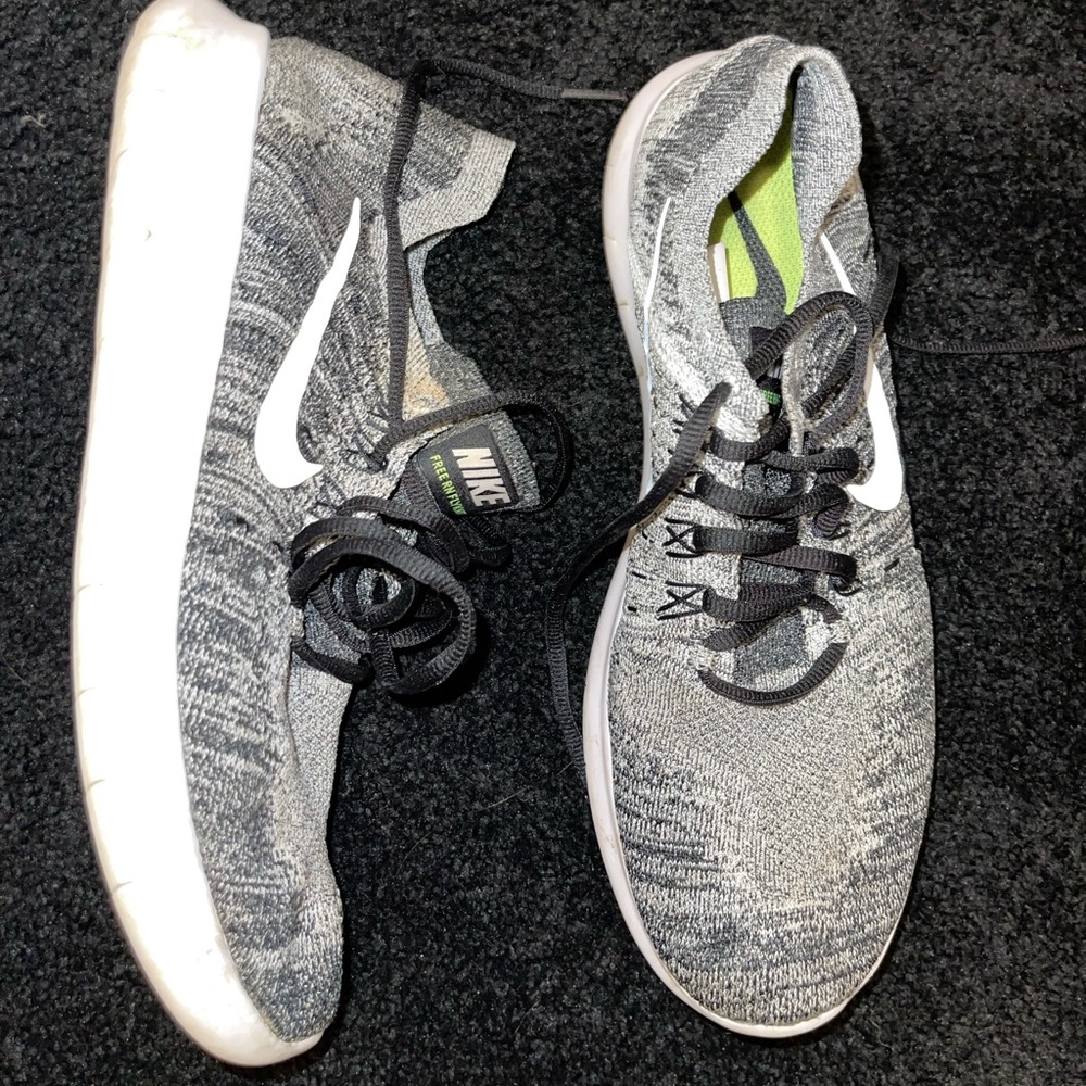 Nike flyknit running shoes